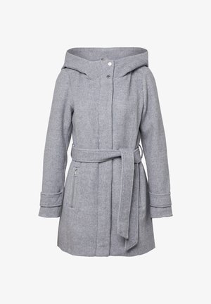 Sivi kaput srednje dužine izrađen od teksturiranog materijala. Ima kapuljaču, pojas u struku i bočne džepove sa zatvaračem. Zatvaranje sprijeda na dugmad.