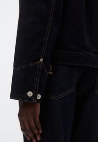 Tommy Jeans CHORE JACKET - Giacca di jeans - denim dark
