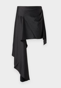 Gonna avvolgente nera realizzata in tessuto liscio e leggero. Presenta un orlo asimmetrico e dettagli arricciati in vita per una silhouette fluida.