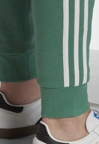 adidas Originals Teplákové kalhoty - turquoise