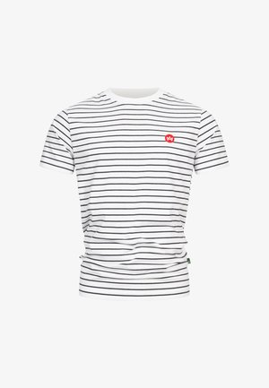 Kortermet T-skjorte i hvit bomull med svarte horisontale striper og en liten rød brodert logo på brystet. Glatt tekstur.