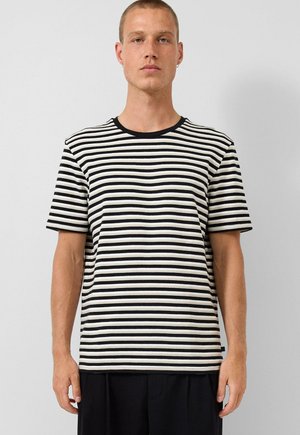 - T-shirt z nadrukiem