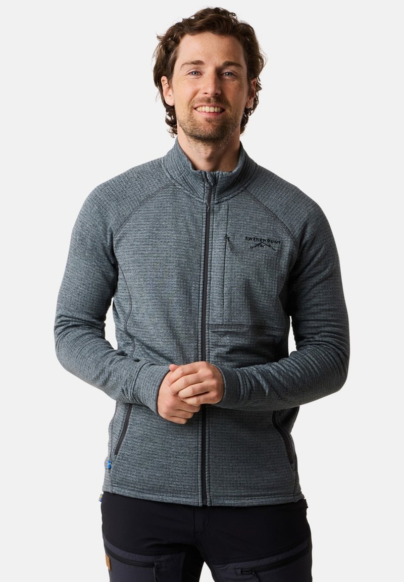 Grijze zip-up jacket van een textuurstof, met een hoge kraag en een voorzak. Naaddetails langs de mouwen en zijkanten.