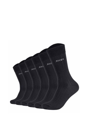 Sechs Paar schwarze, gerippte Knöchelsocken mit umgeschlagenem Bündchen, jeweils mit dem weißen "JOOP!"-Logo nahe dem oberen Rand.