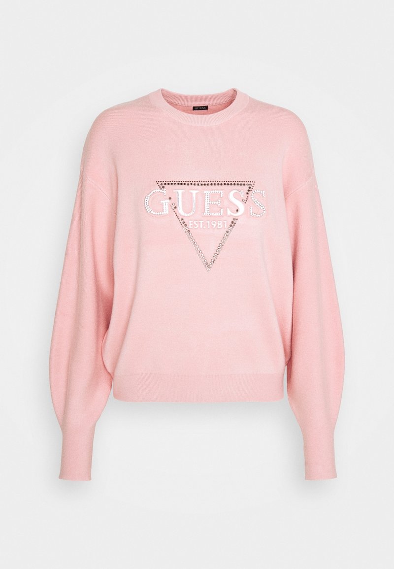 Roze trui met lange, pofmouwen. Heeft een driehoekig ontwerp met "GUESS" en "EST.1981" in strass-steentjes aan de voorkant. Zachte textuur.
