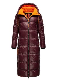 Bordeaux gewatteerde jas met een oranje fleece-voering in de capuchon, lange lengte, rits aan de voorkant, verstelbare koordjes en een gestructureerde stof.