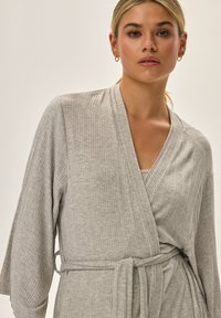 ESOTIQ JENIUS srebrny