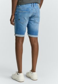 TOM TAILOR DENIM PIERS - Jeansshorts - bright blue denim