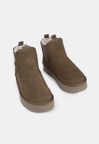 Bata WEINBRENNER - Stivali da neve  - brown
