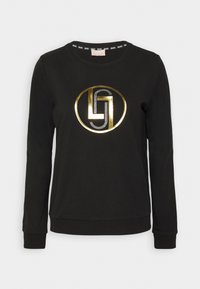 Sudadera negra de mangas largas, cuello redondo y diseño de logo dorado con un marco circular y detalles brillantes.
