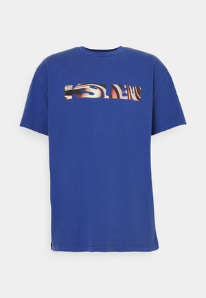 Blue cotton t-shirt with short sleeves and a crew neck featuring a graphic print in a contrasting color across the chest.