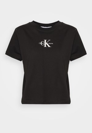 Camiseta de algodón negra de manga corta, con escote redondo y un logo blanco que presenta "Calvin Klein Jeans" y "CK" en un diseño estilizado.