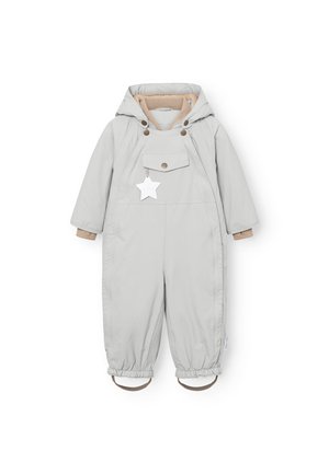 Combinaison de ski une pièce gris clair avec capuche, doublure beige, fermetures à pression et à bouton, et étiquette en forme d'étoile. Comprend des sangles pour les pieds pour un ajustement sécurisé.