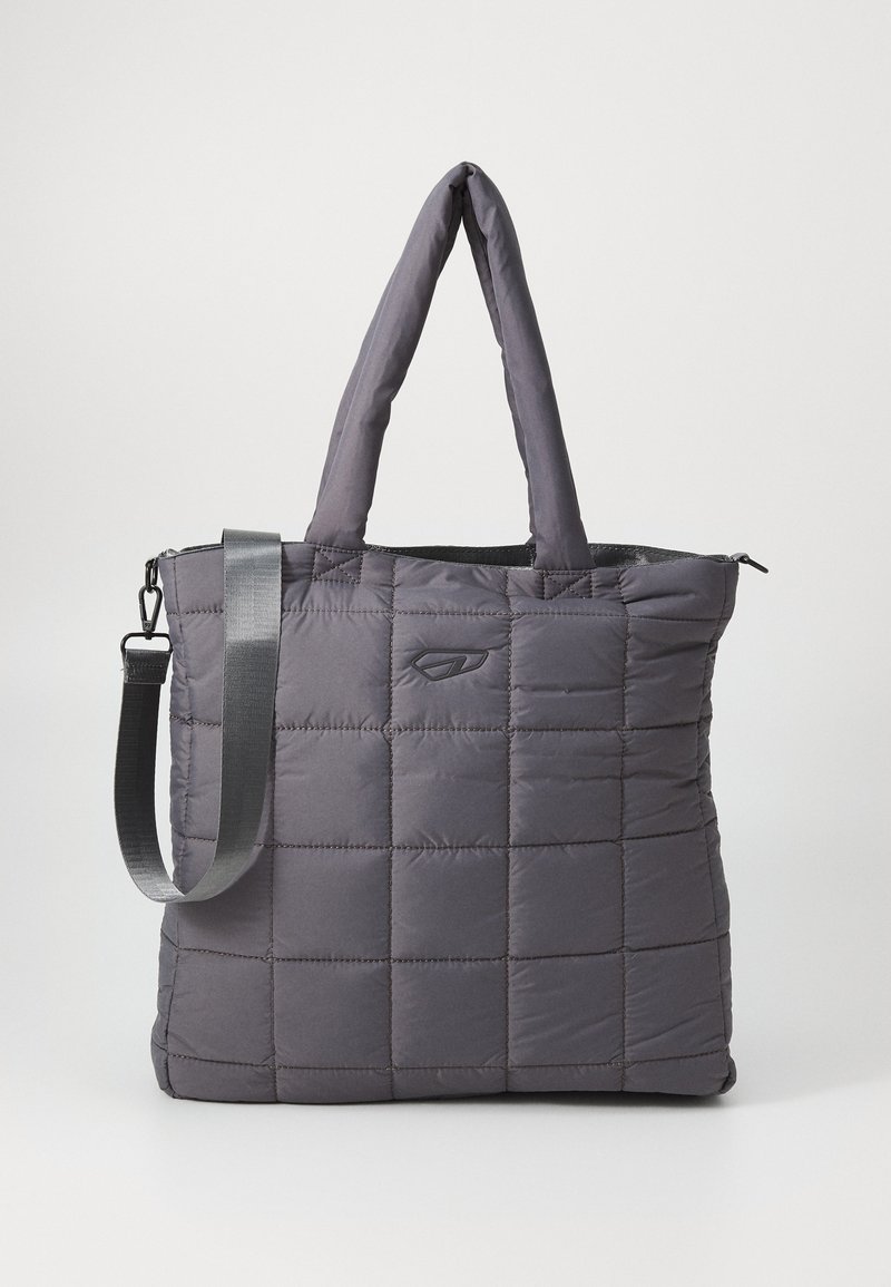 Harmaa tikattu kantokassi, jossa on pehmustettu pinta, kaksoiskahvat, säädettävä hihna ja vetoketjukiinnitys. Yhdellä sivulla on logo.