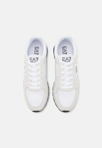 EA7 Emporio Armani UNISEX - Tenisice - white/black