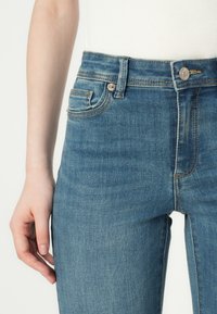 ONLY ONLWAUW MID WAIST FLARED - Flared jeans - medium blue denim