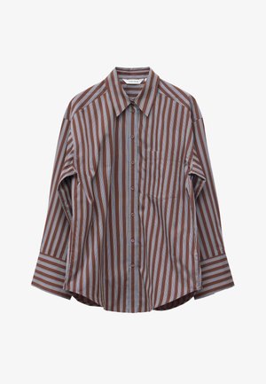 Ruda marškiniai su sagutėmis, vertikaliomis šviesiai mėlynomis ir baltomis juostomis, ilgomis rankovėmis, krūtinės kišene ir smailėjančiu apykakliu.