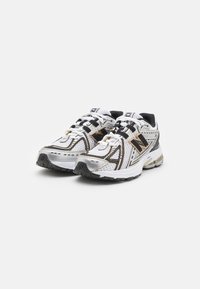 New Balance 1906 UNISEX srebrny