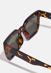Urban Classics SUNGLASSES SKYROS UNISEX 3 PACK - Akiniai nuo saulės - brown/black/white