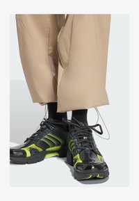 Unselected, blanch brown