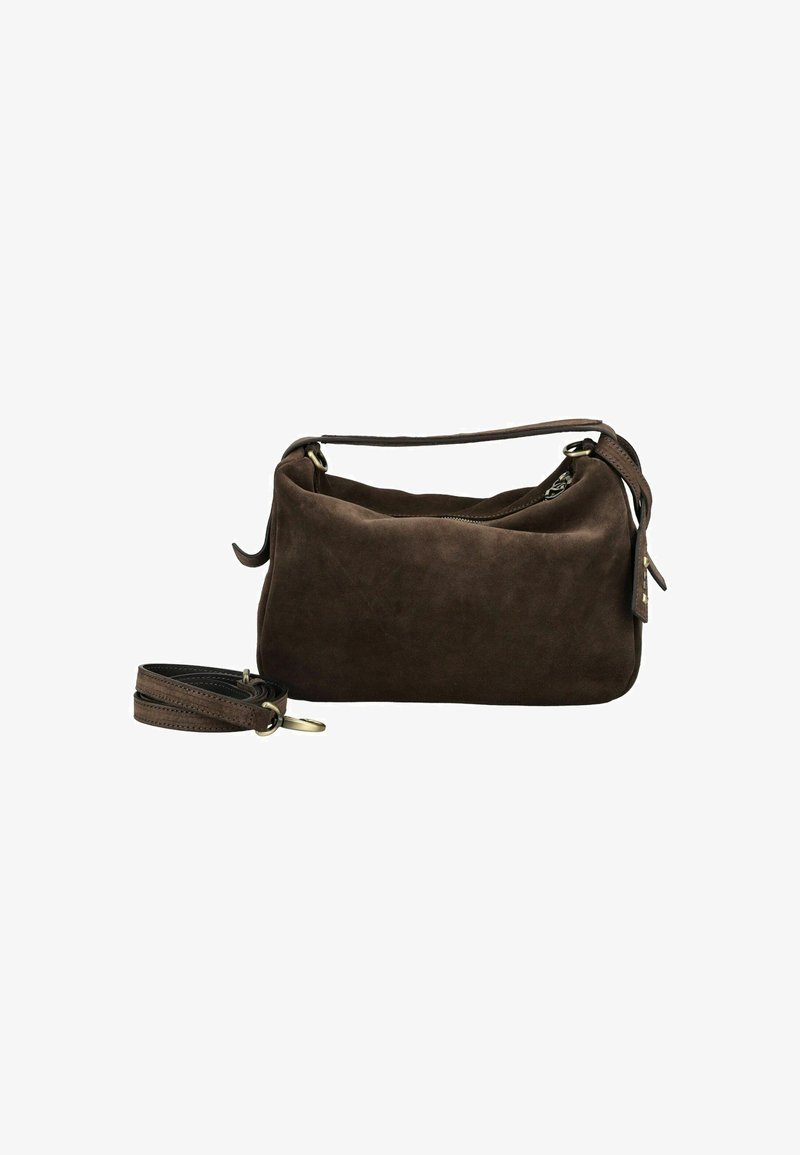 Sac à épaule en daim marron avec une courte poignée et une bandoulière longue amovible, fermeture éclair et accents en métal.