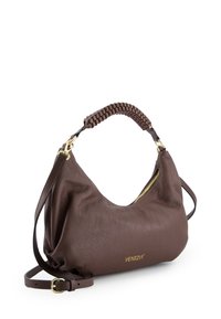 Braune Ledertasche mit strukturiertem Finish, geflochtenem Griff, Reißverschluss in Goldfarbe und verstellbarem Schulterriemen. Logo seitlich angebracht.