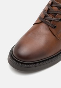 Tommy Hilfiger COMFORT BOOT - Snørestøvletter - winter cognac