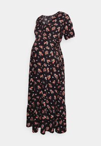 Vestido de maternidade em tecido preto com um padrão floral apresentando flores vermelhas e verdes. Projetado com mangas curtas e uma bainha rodada.