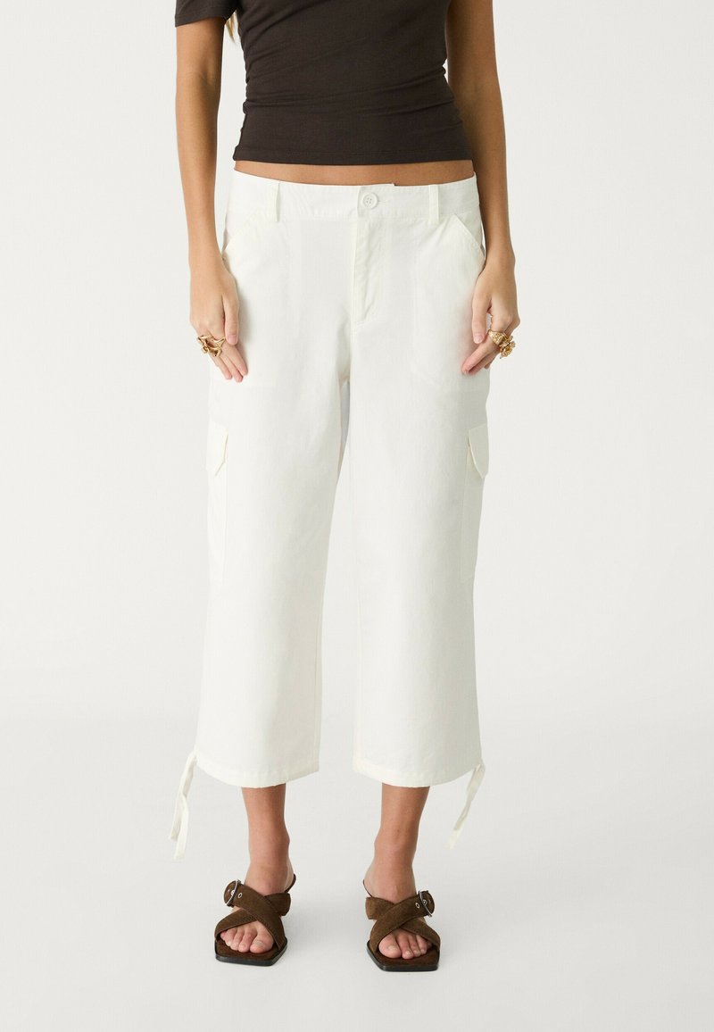 Stradivarius CAPRIS  - Cargobyxor - beige