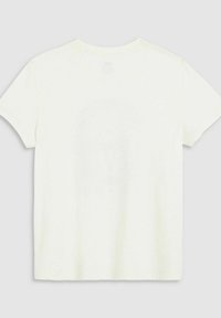 Camiseta de manga corta y cuello redondo en algodón crema claro. Presenta un corte relajado con una parte trasera lisa y detalles de costura sutiles.