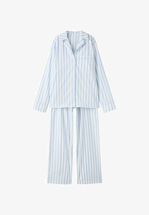 Lichtblauw en wit gestreept katoen pyjama set met een knoopsluiting bovenstuk met een zak en lange mouwen, gecombineerd met bijpassende broeken.