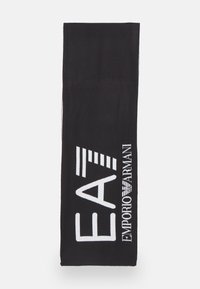 Eșarfă neagră cu brandul alb "EA7 EMPORIO ARMANI" și un design texturat, având o formă modernă, dreptunghiulară alungită.