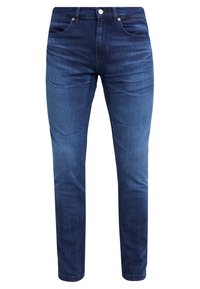 Vaqueros de mezclilla azul oscuro con corte ajustado, que incluyen cinco bolsillos, cierre de cremallera y botón. Textura suave y mínimo desgastado.