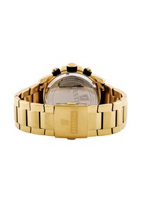 Zelta nerūsējošā tērauda hronogrāfa pulkstenis ar savienotu aproci, melniem pogām un iegravētu logo uz apakšējā vāciņa.