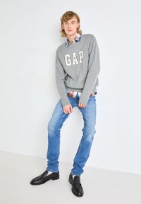GAP LOGO INTARSIA CREW - Strickpullover - heather grey