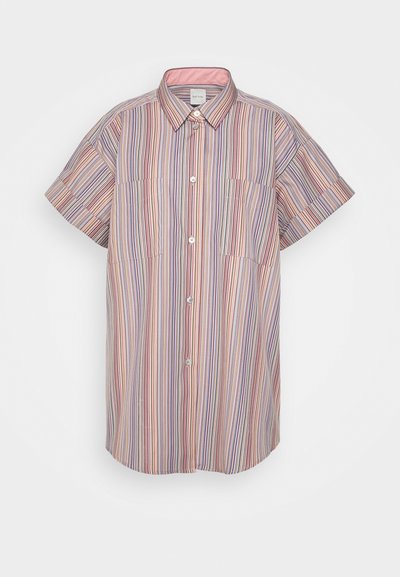 Camisa de botão de manga curta com riscas verticais em rosa, roxo, azul e branco. Tecido leve com dois bolsos frontais.