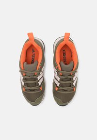 adidas Performance AX2R HIKING SHOES - Pārgājienu apavi - amber tint/putty mauve/impact orange