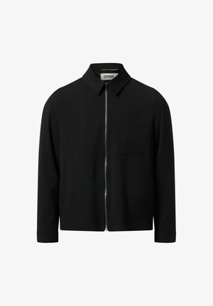 Schwarze Jacke aus weichem Stoff mit Stehkragen, Frontreißverschluss und einer Brusttasche. Lange Ärmel, minimalistisches Design.