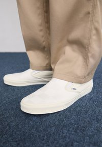CLASSIC UNISEX - Belebújós cipők - white