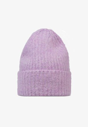 Gorro de punto en suave morado pastel con un patrón de canalé texturizado y una parte superior ligeramente cónica. Fabricado con una tela acogedora y cálida.