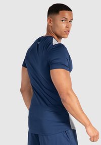 Smilodox MAISON  - T-shirt print - dunkelblau