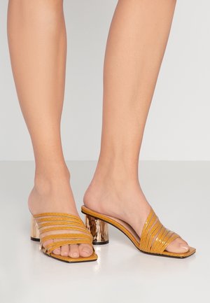 Muiltjes met hak - dark yellow