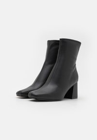 Steve Madden HOIST - Klassiset nilkkurit - black