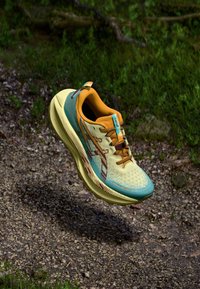 ASICS - TRABUCO MAX 4 - Trail running shoes - wheat yellow/dark red planet Thumbnail Image 1