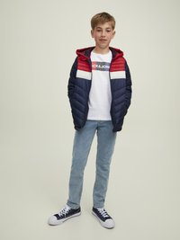 Jack & Jones Junior JJEHERO PUFFER HOOD - Ελαφρύ μπουφάν - red/white