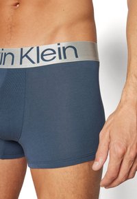 Calvin Klein Underwear TRUNK 3 PACK CKR STEEL COTTON - Chiloți boxer - hemisphere blue/troposphere/convoy