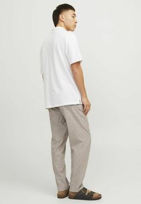 Jack & Jones JPSTACE BREEZE - Hlače - bungee cord