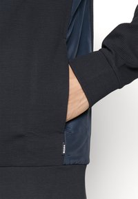 Thumbnail Image 6