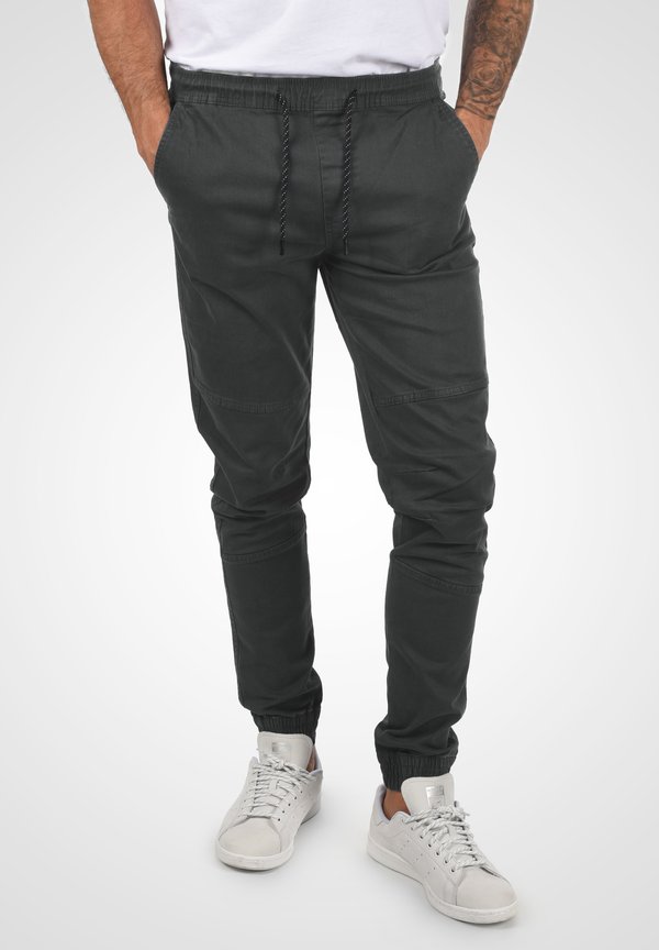 SDHENAKO REGULARFIT - Tracksuit bottoms - forged iron