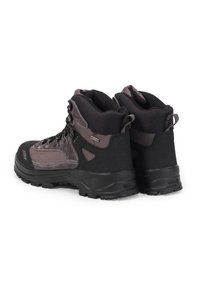 Czarne i ciemnoszare buty trekkingowe mają teksturowaną cholewkę, wzmacniany czubek i elastyczną gumową podeszwę z głębokim bieżnikiem, zapewniającą przyczepność.